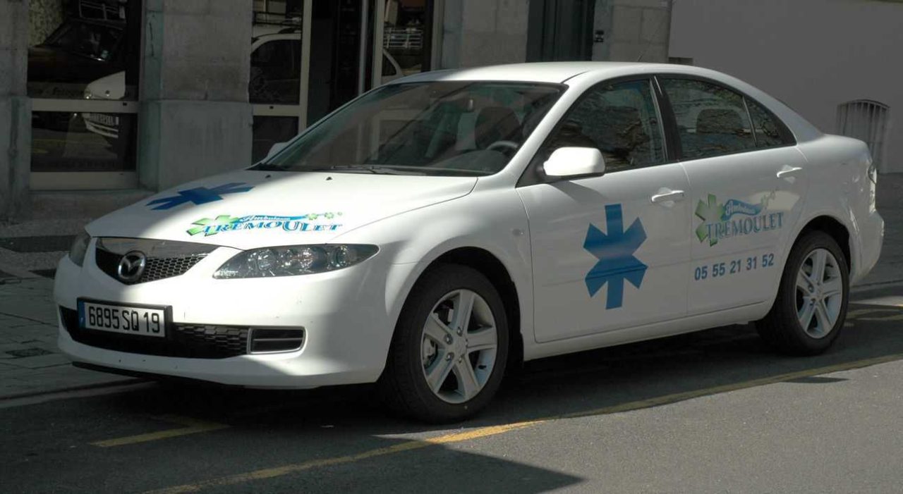 Véhiculeambulancetrémoulet002